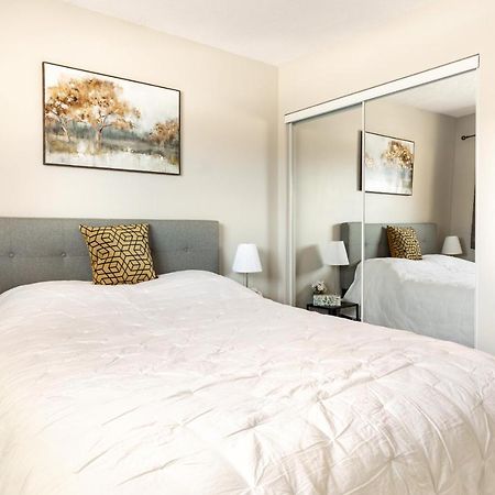 Entire 2 Bedroom Apartment Downtown - U3 Waterloo Bagian luar foto