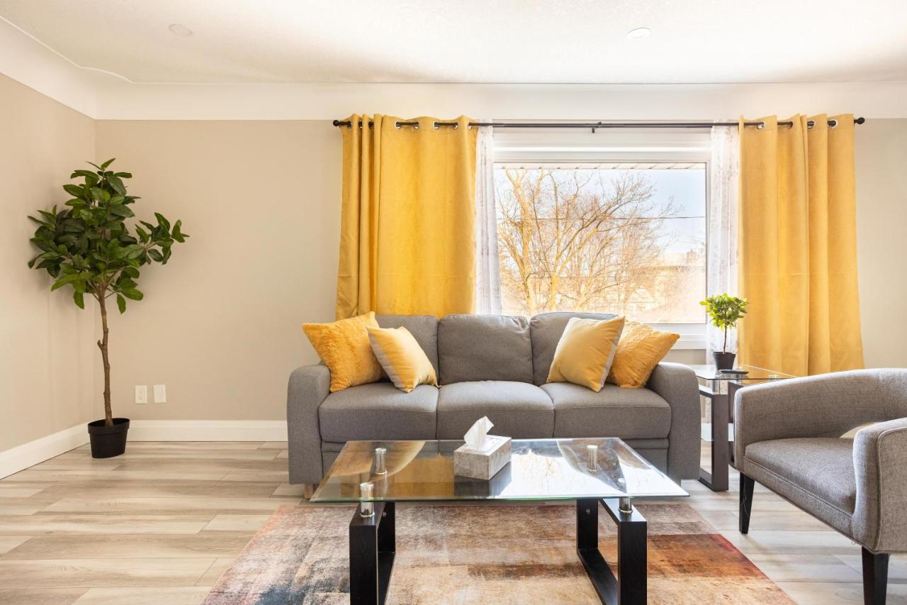 Entire 2 Bedroom Apartment Downtown - U3 Waterloo Bagian luar foto