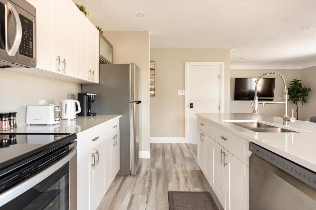 Entire 2 Bedroom Apartment Downtown - U3 Waterloo Bagian luar foto