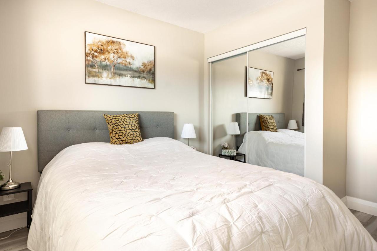 Entire 2 Bedroom Apartment Downtown - U3 Waterloo Bagian luar foto