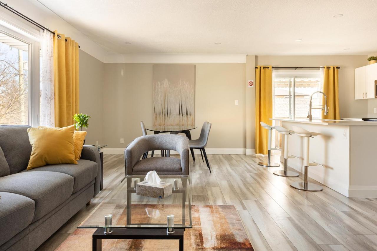 Entire 2 Bedroom Apartment Downtown - U3 Waterloo Bagian luar foto