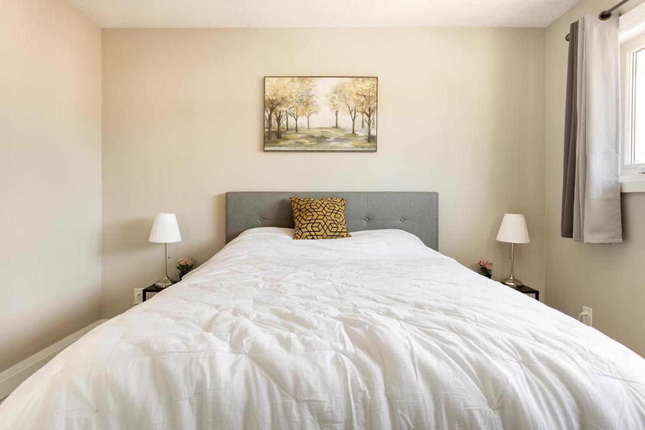 Entire 2 Bedroom Apartment Downtown - U3 Waterloo Bagian luar foto