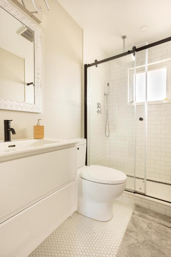 Entire 2 Bedroom Apartment Downtown - U3 Waterloo Bagian luar foto